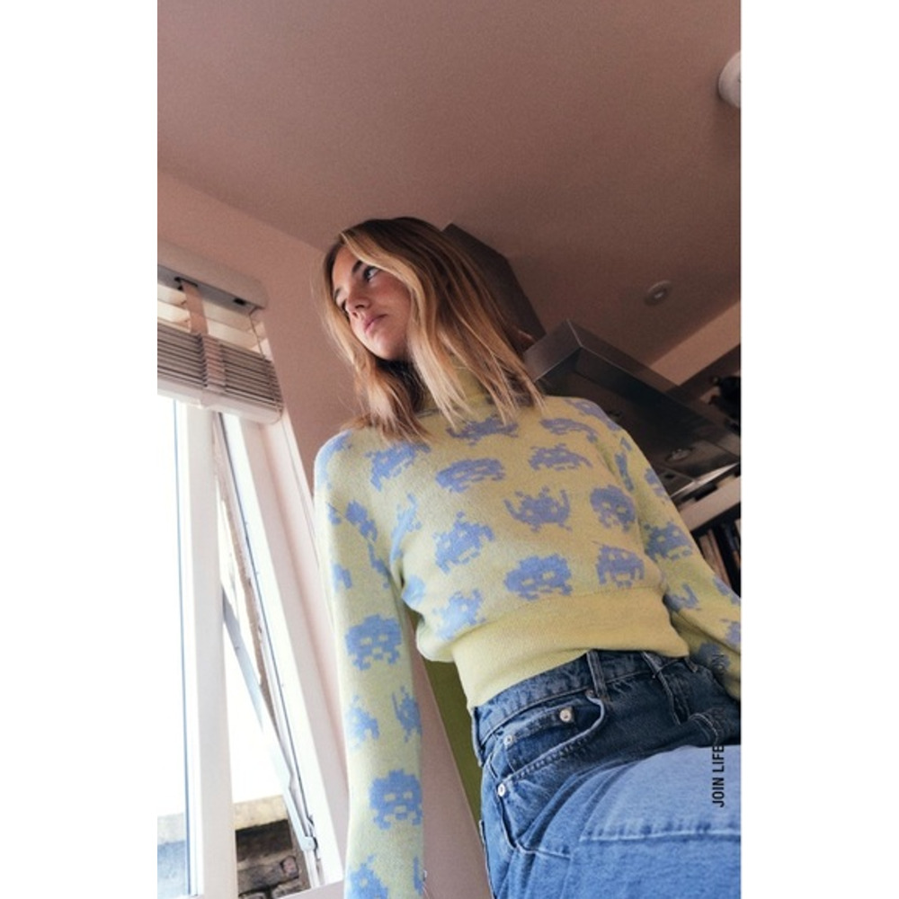 ZARA Women's EUC Taito Space Invaders Mock Neck Crop Sweater Retro - Size Small